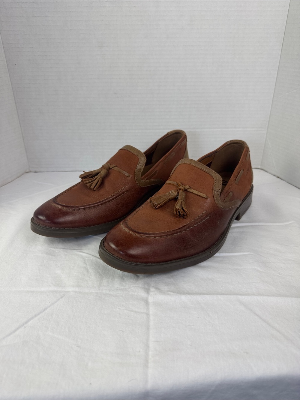 Clarks Ortholite two toned leather tassel loafers men’s size 9